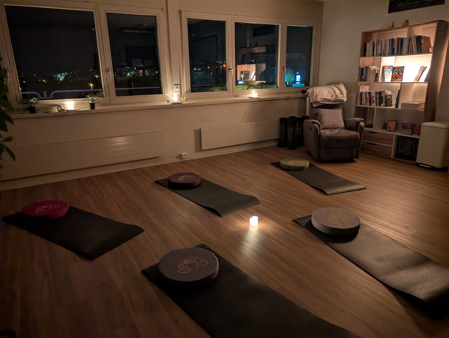 Espace de méditation aménagé dans le cabinet de Patrick Tissot